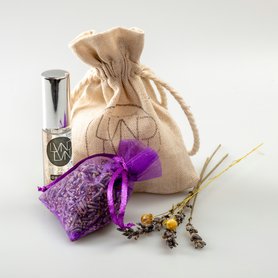 Levandulový dárek s květovou vodou 10ml a vonným pytlíčkem do prádla nebo pod polštář pro lepší spánek.